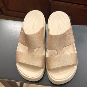 CROCS Women's Glittering Gold slides